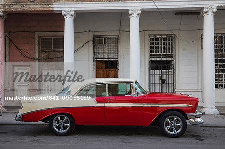 Vintage car, Habana Vieja (Old Town), Havana, Cuba, West Indies, Central America