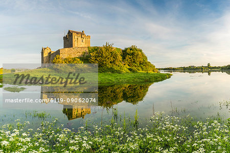 Dunguaire Castle, County Galway, Connacht province, Republic of Ireland, Europe Dunguaire Castle, County Galway, Connacht province, Republic of Ireland, Europe