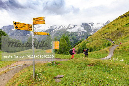 Hikers along the panoramic trail of Ferret Valley, Bertone Hut, Ferret Valley, Courmayeur, Aosta Valley, Italy, Europe