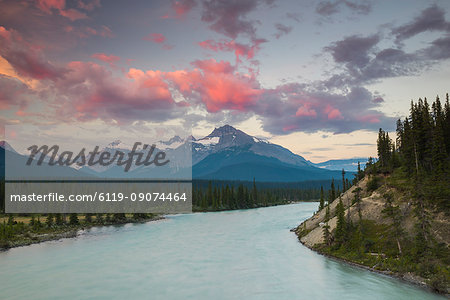 Sunrise and mountains, Saskatchewan River Crossing, Banff National Park, UNESCO World Heritage Site, Alberta, Rocky Mountains, Canada, North America