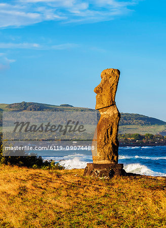 Moai in Ahu Hanga Kioe at sunrise, Rapa Nui National Park, UNESCO World Heritage Site, Easter Island, Chile, South America