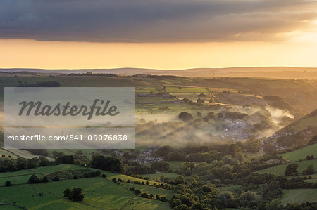 View from Curbar Edge looking towards Calver, Dark Peak, Peak District National Park, Derbyshire, England, United Kingdom, Europe