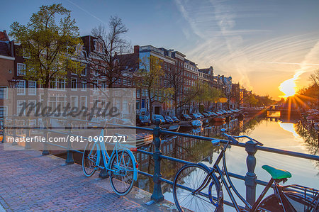 Bicycles on Keizersgracht canal at dawn, Amsterdam, Netherlands, Europe