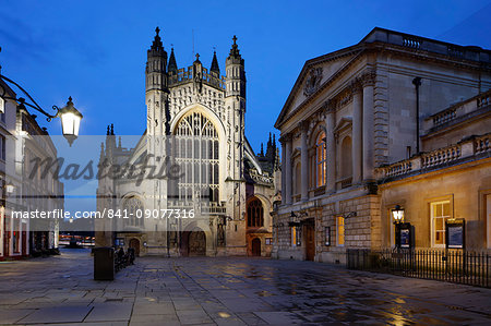 Exterior of the Roman Baths and Bath Abbey at night, Bath, UNESCO World Heritage Site, Somerset, England, United Kingdom, Europe