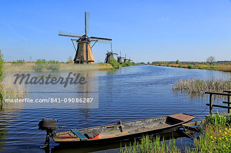 Windmill in Kinderdijk, UNESCO World Heritage Site, South Holland, Netherlands, Europe