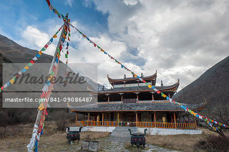 Huanglong Middle Temple, Huanglong, Sichuan province, China, Asia