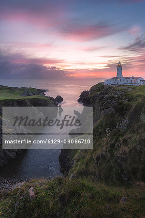 Fanad Head (Fánaid) lighthouse, County Donegal, Ulster region, Ireland, Europe. Pink sunset at Fanad Head