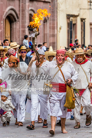 Men in traditional clothing walking through the streets re-enacting the historic peasant revolt for Mexican Independence Day celebrations in San Miguel de Allende, Mexico