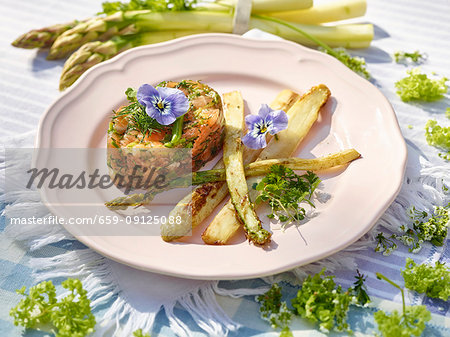 Salmon tartare with fried green asparagus