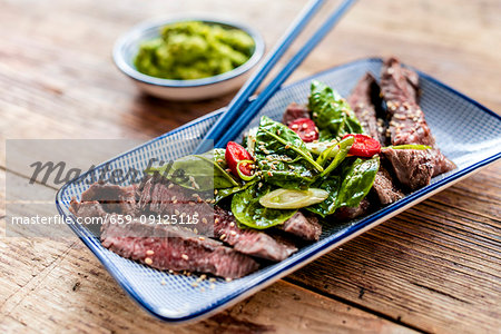 Steak with spinach leaves and a wasabi-avocado dip (Japan)