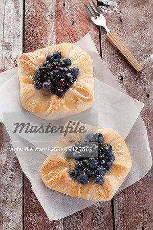 Individual blueberry pies