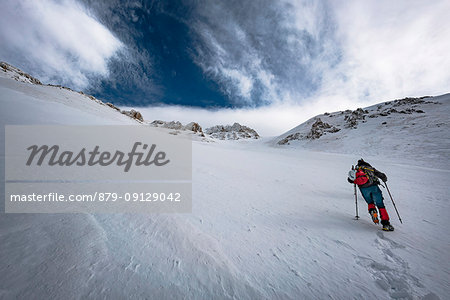 Alpinists toward Monte Amaro in Maiella, L'Aquila province, Abruzzo, Italy, Europe