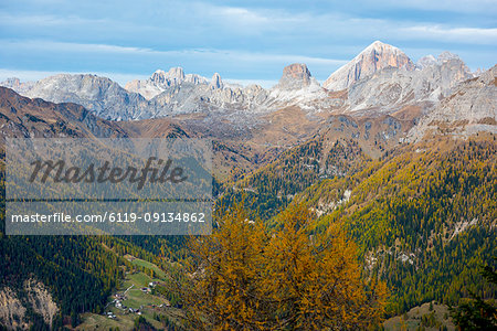 Giau Pass area in autumn, Dolomites, Veneto, Italy, Europe