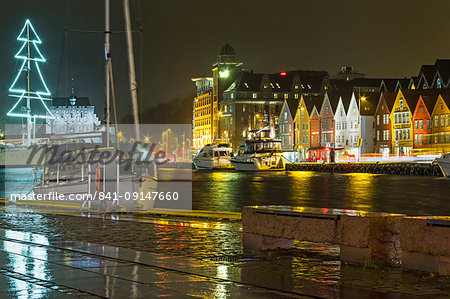 Vagen Harbour at night with the Bryggen waterfront, UNESCO World Heritage Site, and the Bergenhus fortress, Bergen, Hordaland, Norway, Scandinavia, Europe