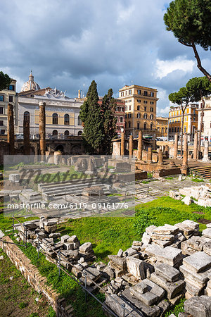 Largo di Torre Argentina square with Roman Republican temples and remains of Pompeys Theatre, in the ancient Campus Martius, Rome, Lazio, Italy, Europe