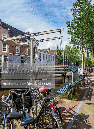 Staalmeestersbrug over Groenburgwal Canal, Amsterdam, North Holland, The Netherlands, Europe