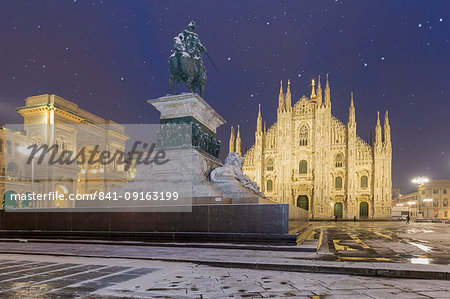 Monument of Napoleon in Piazza Duomo during a snowfall at twilight, Milan, Lombardy, Northern Italy, Italy, Europe