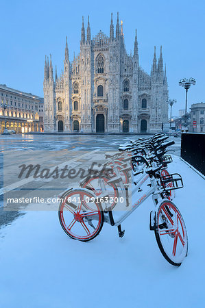 Parked bicycles covered by snow in Piazza Duomo, Milan, Lombardy, Northern Italy, Italy, Europe Parked bicycles covered by snow in Piazza Duomo, Milan, Lombardy, Northern Italy, Italy, Europe
