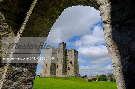 Trim Castle, Norman castle on the south bank of the River Boyne in Trim, County Meath, Leinster, Republic of Ireland, Europe