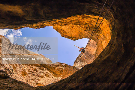 Man abseiling, low angle view, Smith Rock State Park, Terrebonne, Oregon, United States