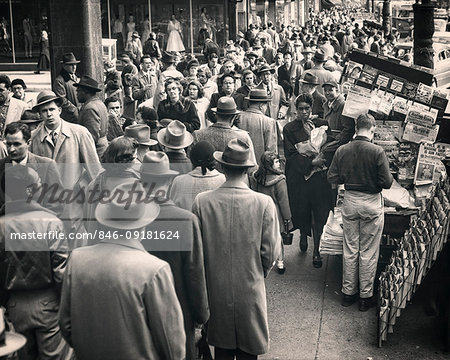 1950s CROWDED CITY STREET SHOPPERS WORKERS COMMUTERS WALKING PAST SIDEWALK NEWSSTAND 11th STREET PHILADELPHIA PA USA