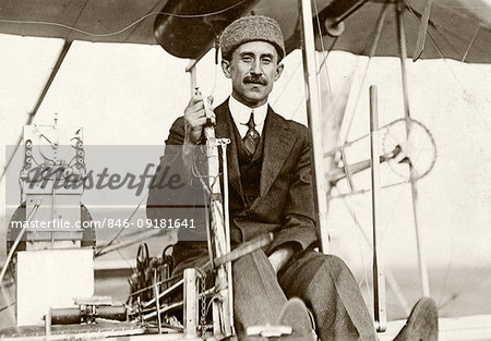 1900s ORVILLE WRIGHT LOOKING AT CAMERA PILOTING POWERED WRIGHT FLYER III CIRC 1905 HUFFMAN PRAIRIE DAYTON OHIO USA