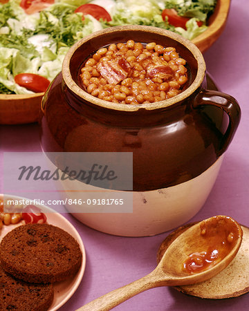 1950s COMFORT FOOD BOSTON BAKED BEANS IN BROWN CROCK WITH ROUND BROWN BREAD AND SALAD