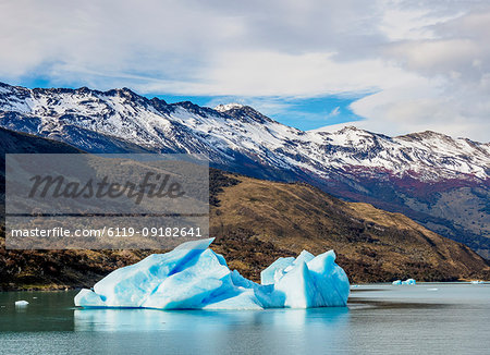 Iceberg on Lake Argentino, Los Glaciares National Park, UNESCO World Heritage Site, Santa Cruz Province, Patagonia, Argentina, South America
