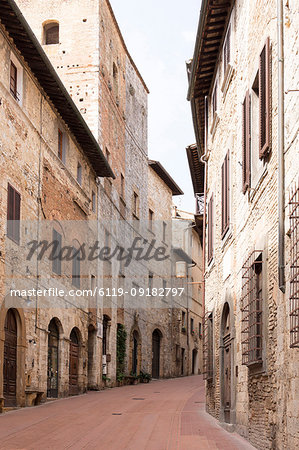 A street in San Gimignano, UNESCO World Heritage Site, Tuscany, Italy, Europe