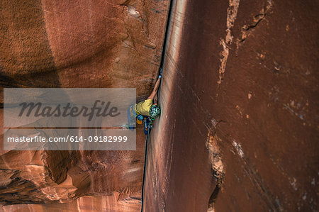 Man trad climbing, Indian Creek, Moab, Utah, USA