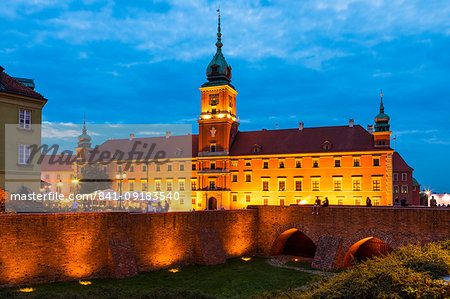 Royal Castle in Plac Zamkowy (Castle Square) at night, Old Town, UNESCO World Heritage Site, Warsaw, Poland, Europe