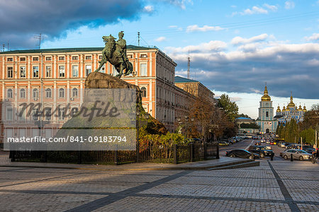 Statue of Cossack Hero Bohdan Khmelnytsky on Sofiyska Square, Kiev, Ukraine, Europe