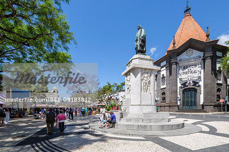 View of statue of Joao Goncalves Zarco and Banco de Portugal, Funchal, Madeira, Portugal, Atlantic, Europe