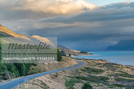 Road alongside Lake Pukaki, looking towards Mt Cook NP. Ben Ohau, Mackenzie district, Canterbury region, South Island, New Zealand.