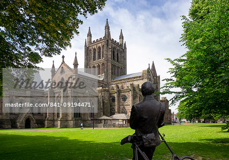 Cathedral from North East and statue of Sir Edward Elgar by Jemma Pearson, Hereford, Herefordshire, England, United Kingdom, Europe