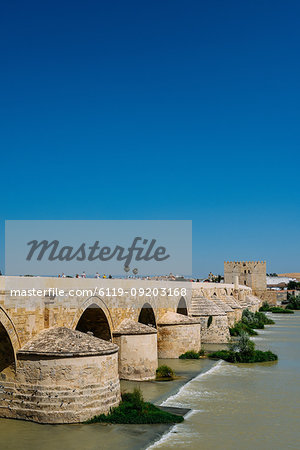 Roman Bridge, UNESCO World Heritage Site, over Guadalquivir River, Cordoba, Andalucia, Spain, Europe