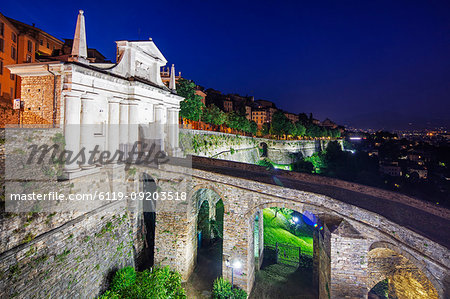 Porta San Giacomo, Upper Town (Citta Alta), Bermago, Lombardy, Italy, Europe