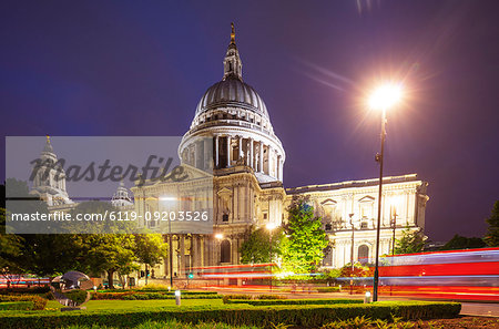 St. Paul's Cathedral and a London bus, London, England, United Kingdom, Europe