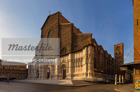 Piazza Maggiore and Basilica di San Petronio, Bologna, Emilia-Romagna, Italy, Europe