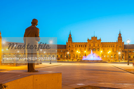 Memorial statue of architect Anibal Gonzalez and Vicente Traver fountain, Plaza de Espana, Seville, Andalusia, Spain, Europe