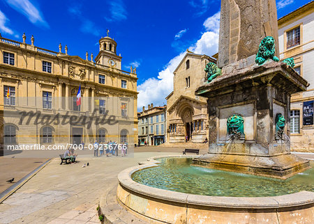 Place de la Republique, Arles, Provence-Alpes-Cote d'Azur, Provence, France.