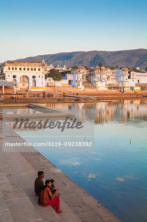 Pushkar Lake and bathing ghats, Pushkar, Rajasthan, India, Asia