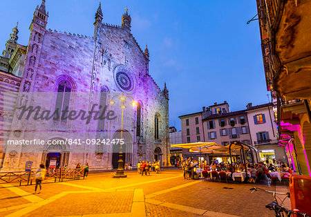 View of Duomo and restaurants in Piazza del Duomo at dusk, Como, Province of Como, Lake Como, Lombardy, Italy, Europe