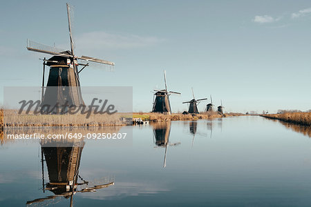 Windmills along canal, Kinderdijk, Zuid-Holland, Netherlands Windmills along canal, Kinderdijk, Zuid-Holland, Netherlands