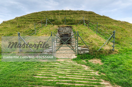 Maeshowe, Stone Age chambered tomb, 5000 years old, Neolithic building, UNESCO World Heritage Site, Orkney Islands, Scotland, United Kingdom, Europe