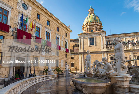 The Praetorian Fountain (Fontana Pretoria) and San Giuseppe dei Padri Teatini Church, Palermo, Sicily, Italy, Europe