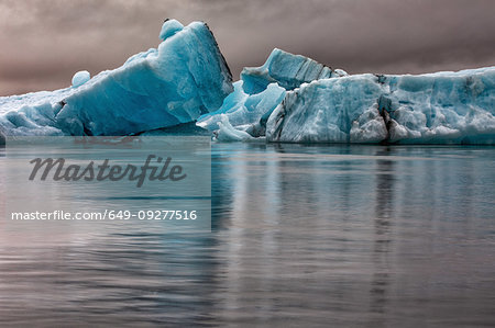 Icebergs floating in glacier lagoon, Jokulsarlon Lagoon, Iceland Icebergs floating in glacier lagoon, Jokulsarlon Lagoon, Iceland