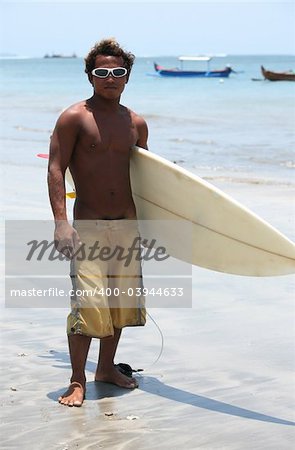 Portrait young men - the surfer