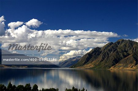 A beautiful morning view of a lake close to queenstown, New Zealand