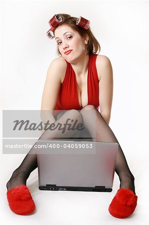 A sexy stupid young woman chats online.